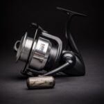 Wychwood Naviják Extricator 5000FD + náhradní černá cívka ZDARMA! - Wychwood / Navijáky | Přední brzda